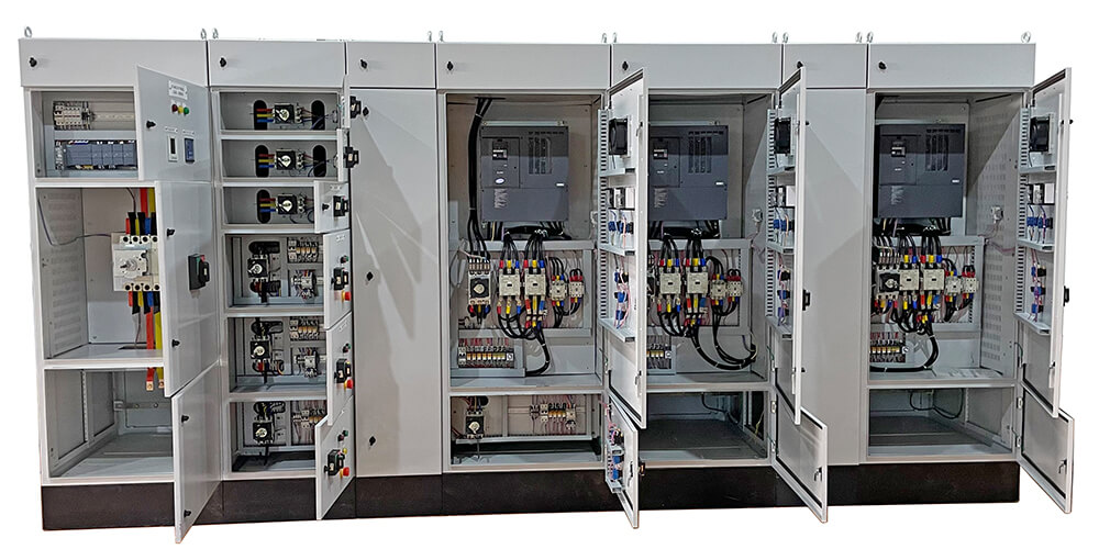 រូបភាព mặt trong ស្ថានីយ៍បូមទឹក 3 ចង្កោម 75kw សម្រាប់រោងចក្រទឹកដោយប្រើ PLC Inverter